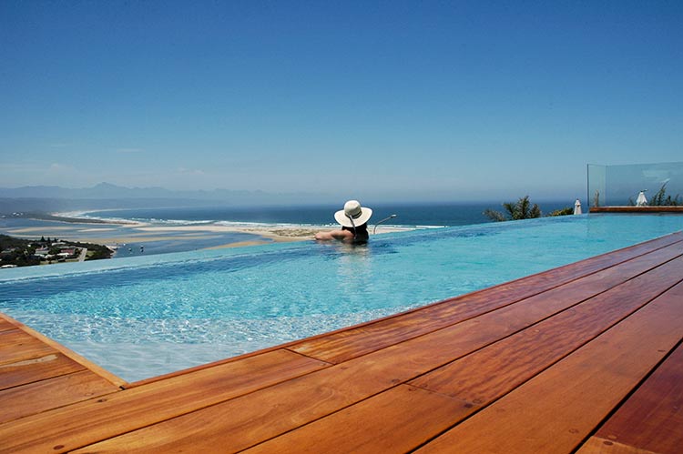 Rim-flow Swimming Pool